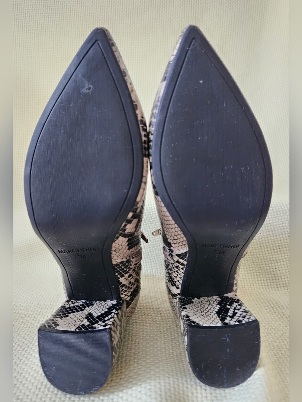 Marc Fisher Python Snakeskin Ankle Booties Pointed Toe Block Heel SideZip Sz 7.5 - Picture 11 of 16